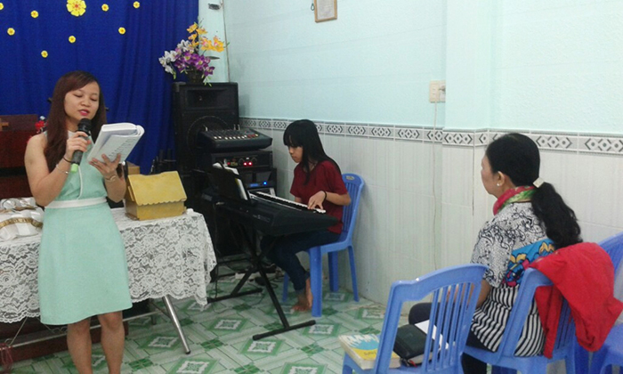 Nhóm thờ phượng tại Hội Thánh Đức Chúa Trời tại Bình Tân - Vương Quốc Đức Chúa Trời